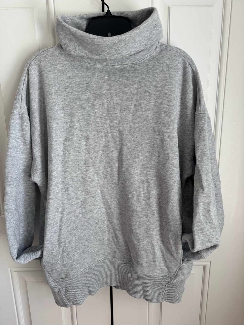 AERIE Women's Light Grey Turtleneck Sweatshirt